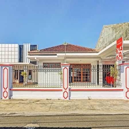 Oyo 90344 Wijayanti Hotel Бануванги Екстериор снимка