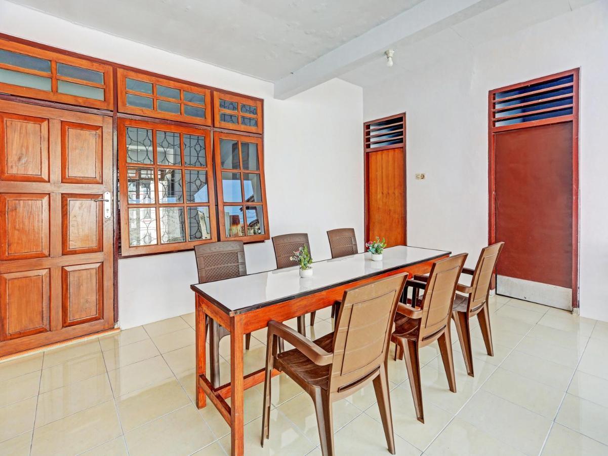 Oyo 90344 Wijayanti Hotel Бануванги Екстериор снимка