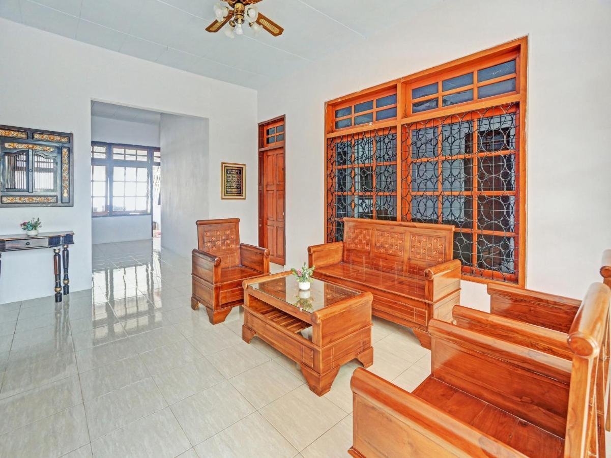 Oyo 90344 Wijayanti Hotel Бануванги Екстериор снимка