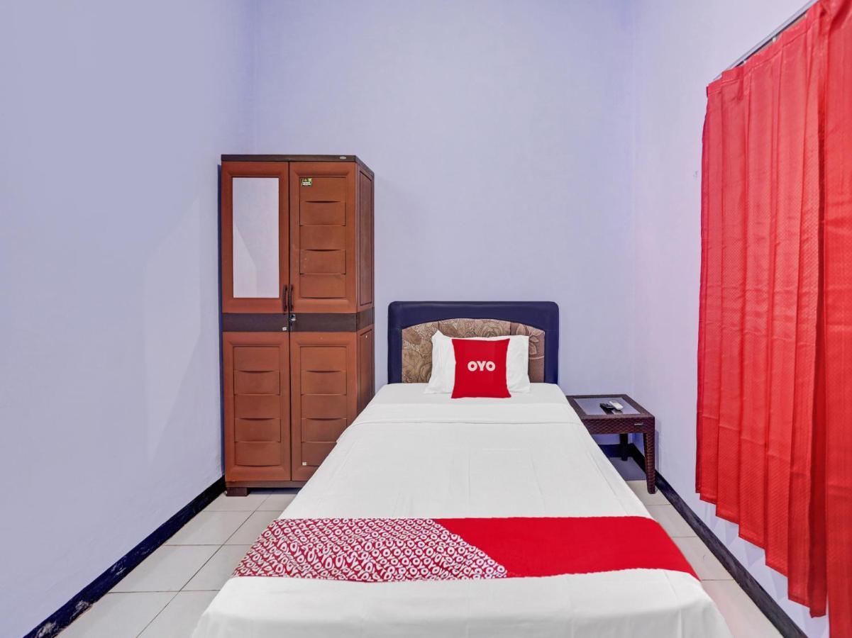Oyo 90344 Wijayanti Hotel Бануванги Екстериор снимка