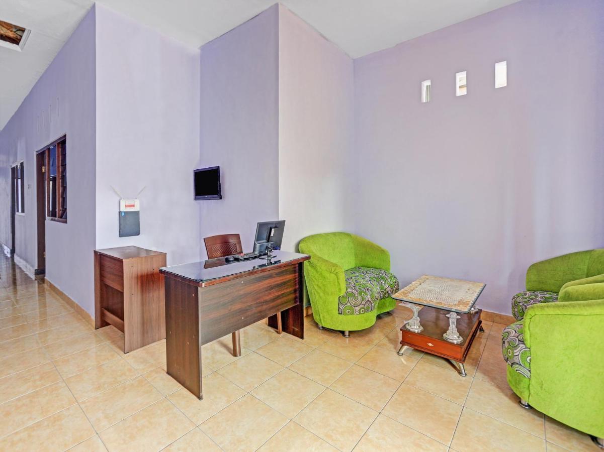 Oyo 90344 Wijayanti Hotel Бануванги Екстериор снимка