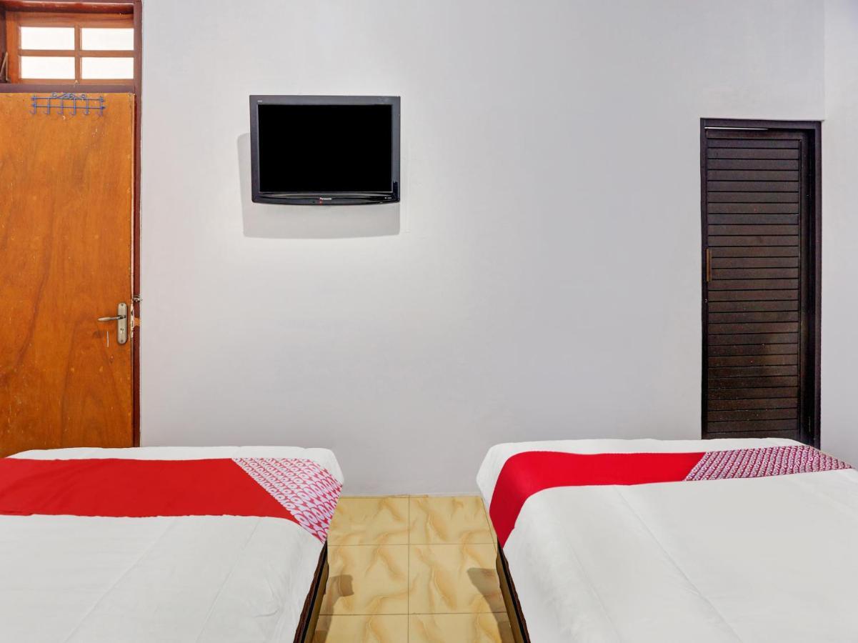 Oyo 90344 Wijayanti Hotel Бануванги Екстериор снимка