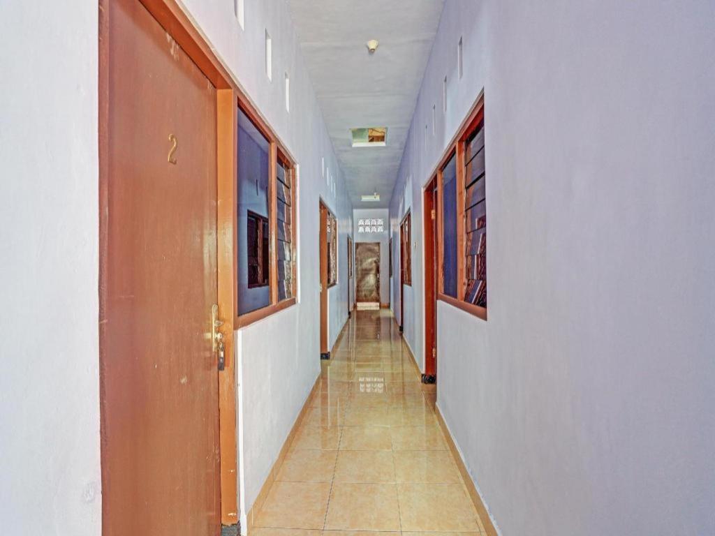 Oyo 90344 Wijayanti Hotel Бануванги Екстериор снимка